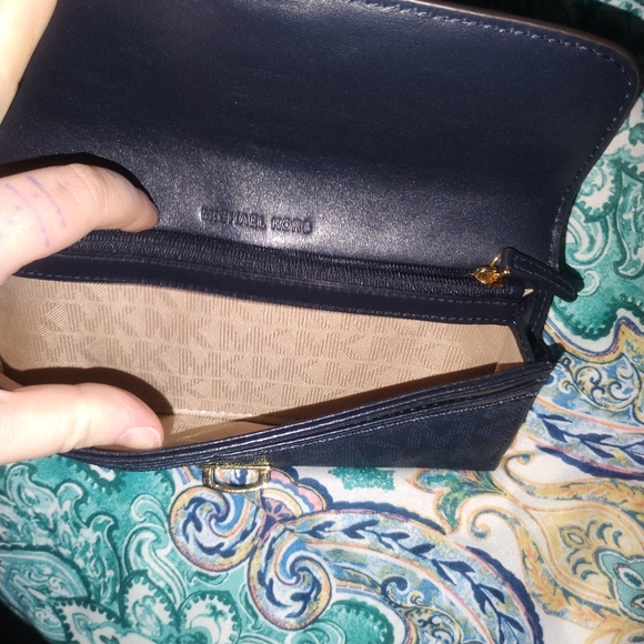 Micheal kors wallet - Picture 7 of 8